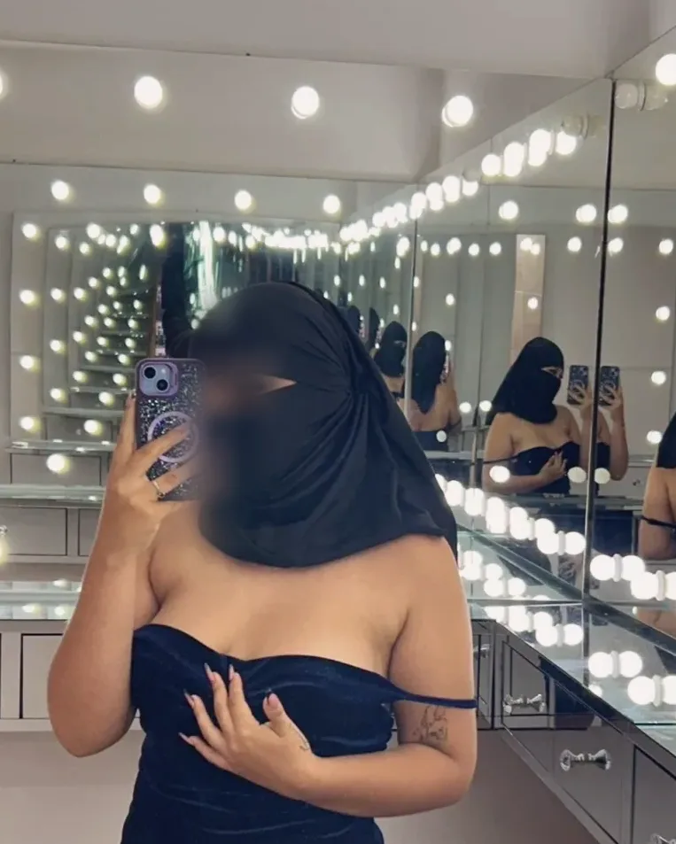 Amira, 22