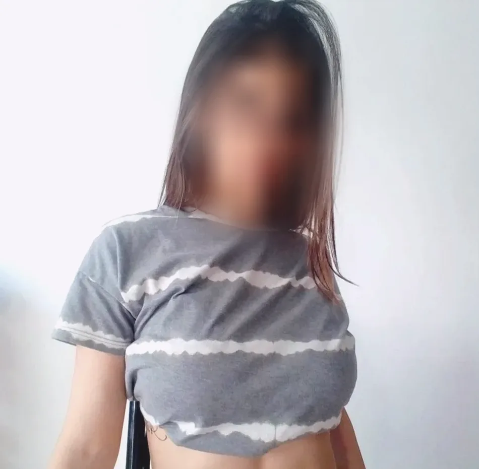 Andrea, 23