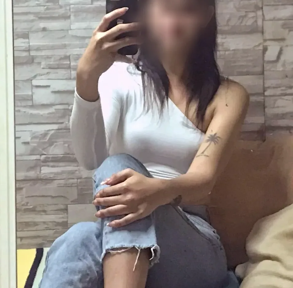 Jacqueline, 32