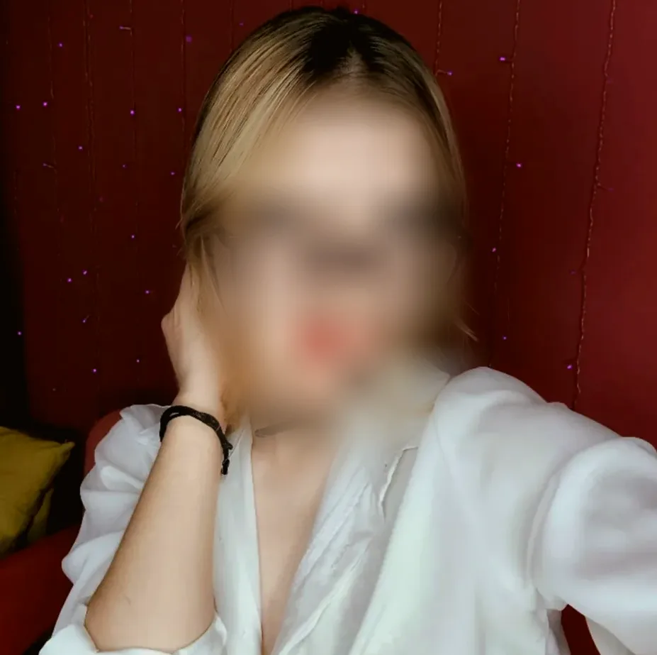 Lucia, 22
