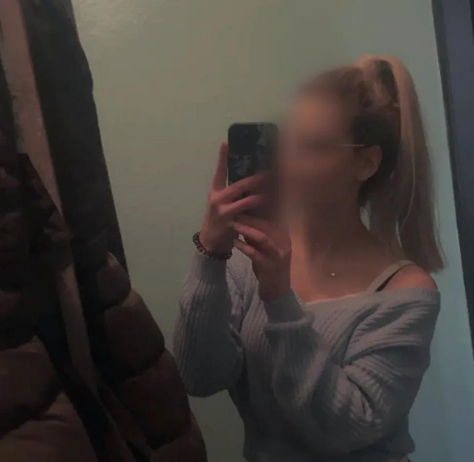 Nicole, 26